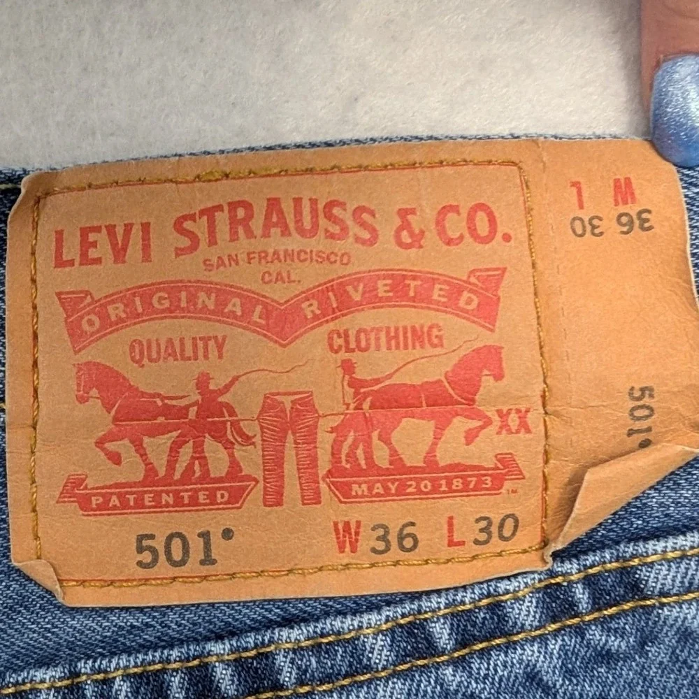 Levi's‎ 501 Original Fit Jeans Mens 36x30 Medium Wash Blue Button Fly Denim 0193
